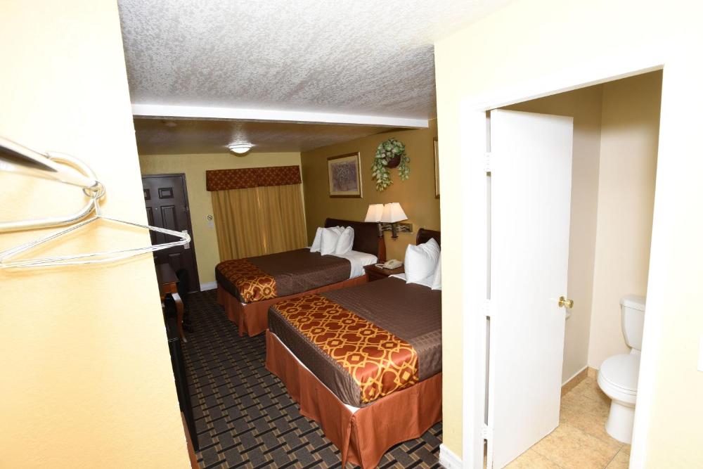 Queen Room with Two Queen Beds interior