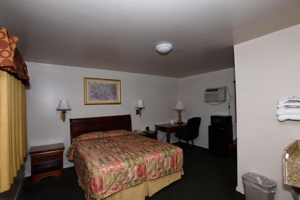 Standard Queen Room interior